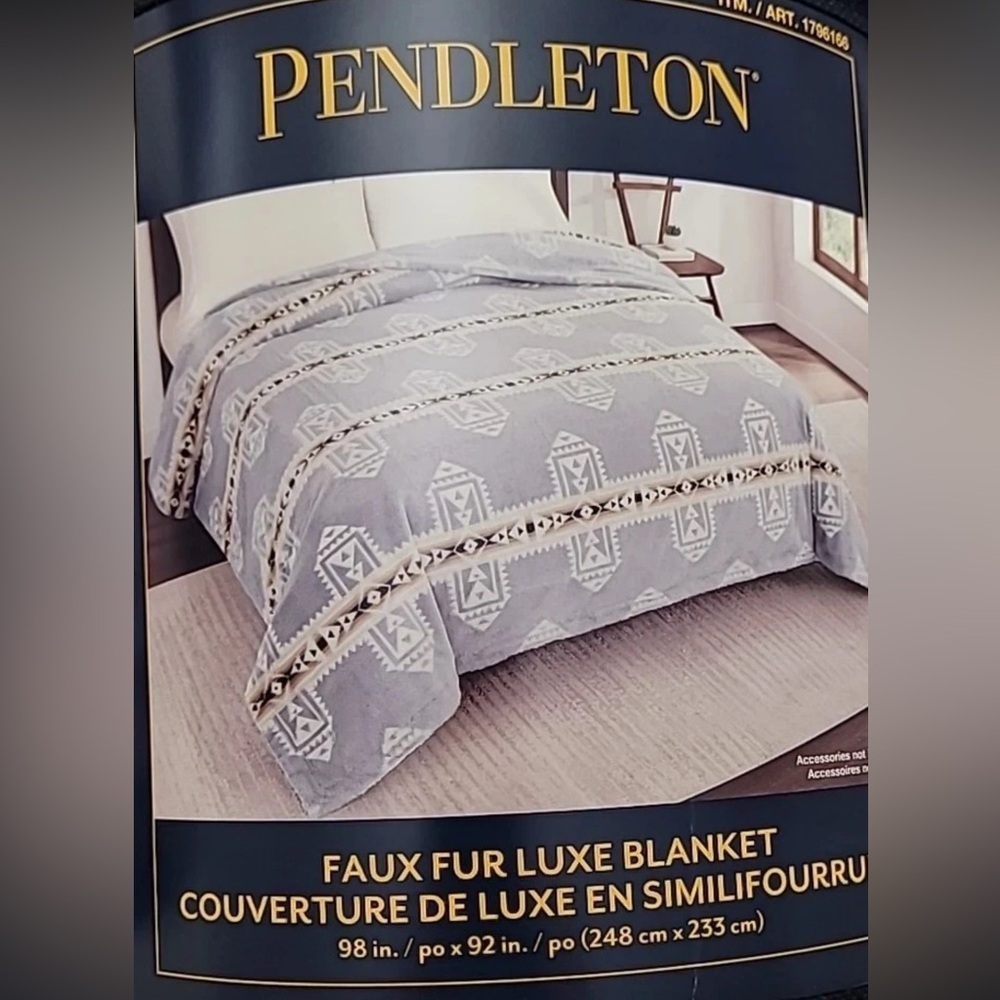 Pendleton Faux Fur Blanket - 92”x98” - Picture 3 of 7